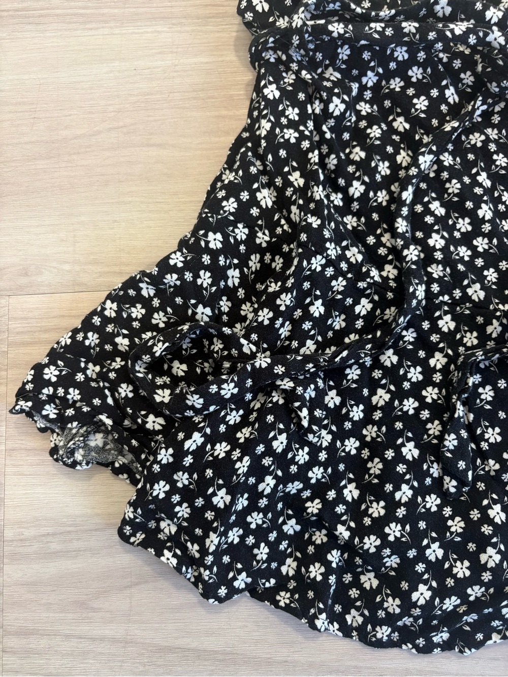 Black Floral Ruffle Mini Skort - Picture 5 of 8